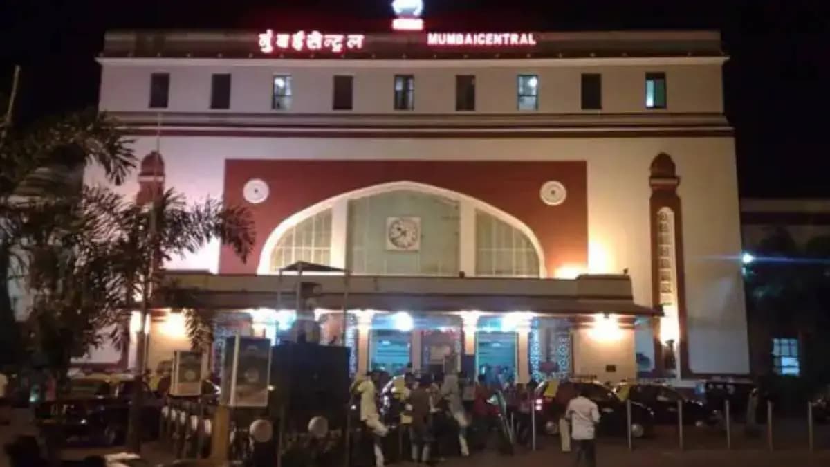 Indias first digital lounge at Mumbai Central Station