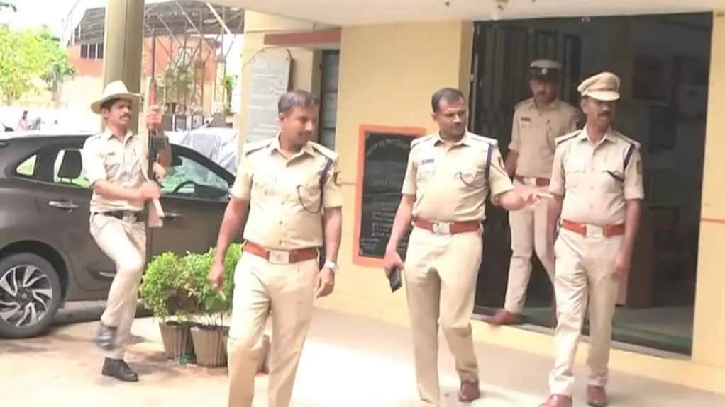 Yoga Teacher Buried Alive In Karnataka, Escapes Death Using Breathing Techniques gnr 