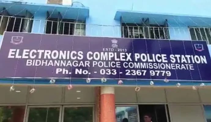 Man beaten to death Accused of stealing mobile