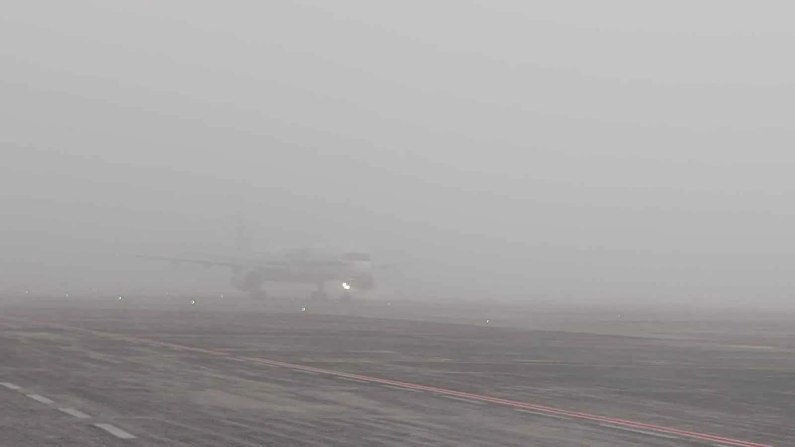 Flight operation disrupted in Kolkata airport due to dense fog gnr 