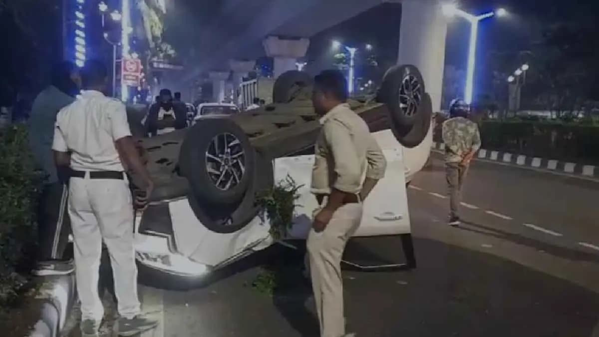 Another road accident in kolkata at night 