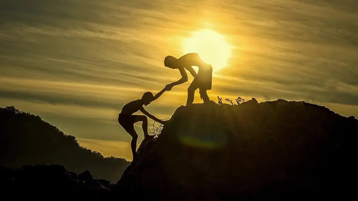 three simple examples can tell you how to identify a real friend