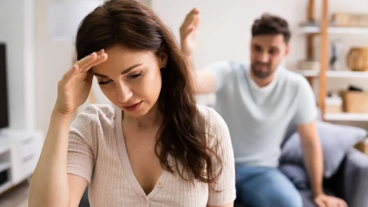 Relationship Red Flags: 10 Subtle Signs of Emotional Manipulation and Mental Control to Watch For