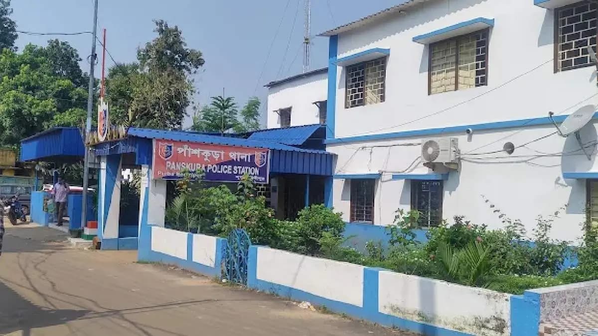 Civic Volunteer Shubhankar Dixit Arrested in Pashkura Chips Controversy