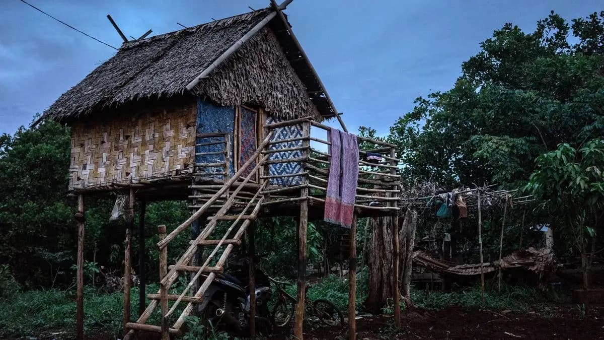 Love Huts in this place parents Allow Teenage Girls To  stay with Boy Of Their Choice