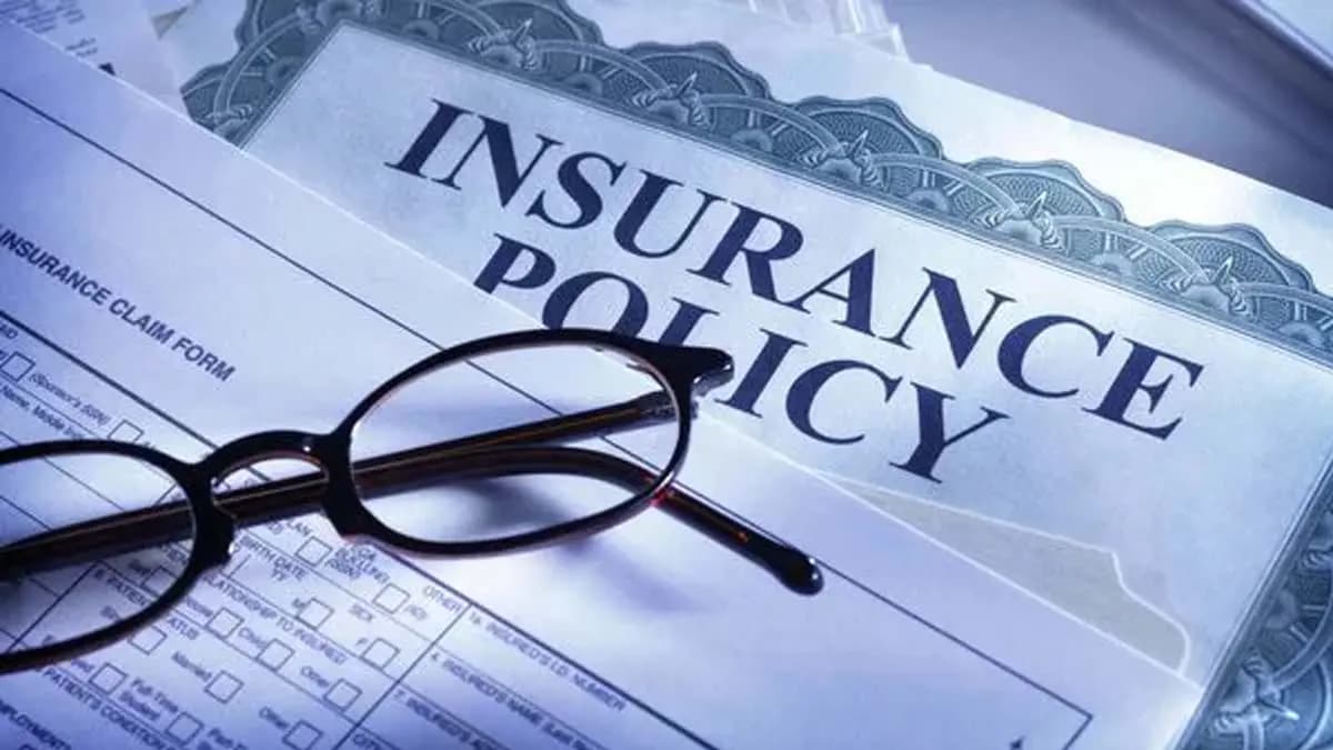 Who will get the insurance money if both the policyholder and nominee die know the explanation of IRDAI rules