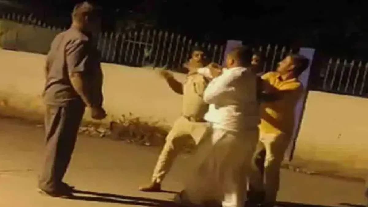 Karnataka BJP leader and Police officer engage in slap fight video goes viral