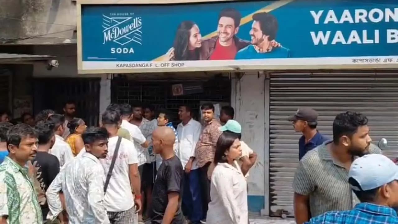 Two Youths Beaten by Mob While Fleeing with Crates of Liquor in Chinsurah