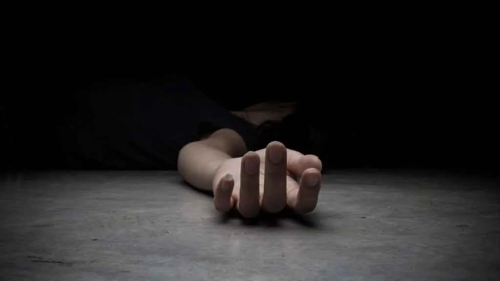 Girl jumped from the roof after she engaged in a quarrel with her mother regarding mobile phone gnr 