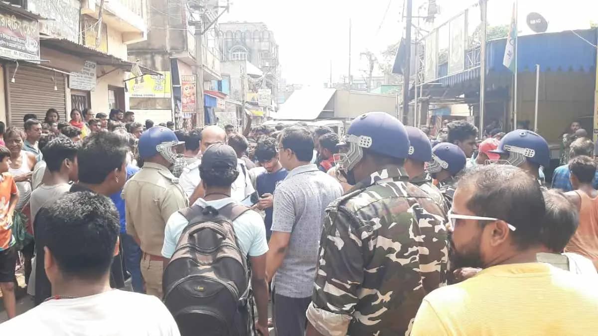 Road accident in Hoogly crate panic 