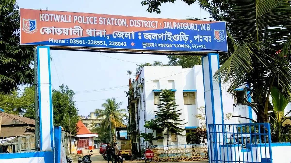 chaos in jalpaiguri as toto driver accused of harassing student gnr