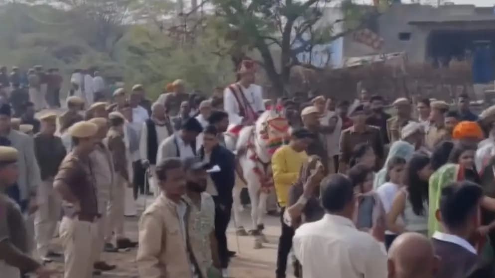 With 200 Cops As Security, Dalit Groom Rides Horse To Brides House In Rajasthan gnr 