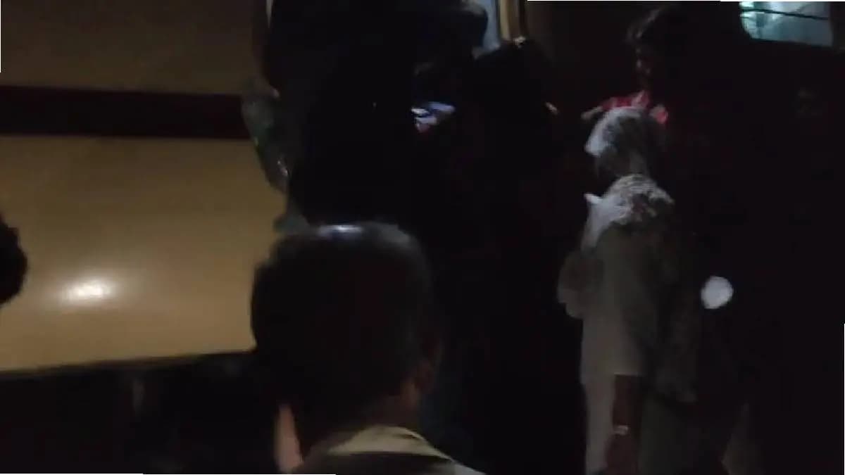 Fire Panic in North Bengal-bound Teesta Torsa Express gnr