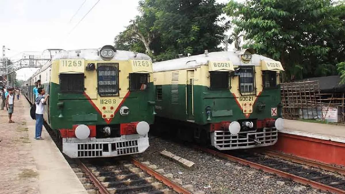 train blockade at fuleswar