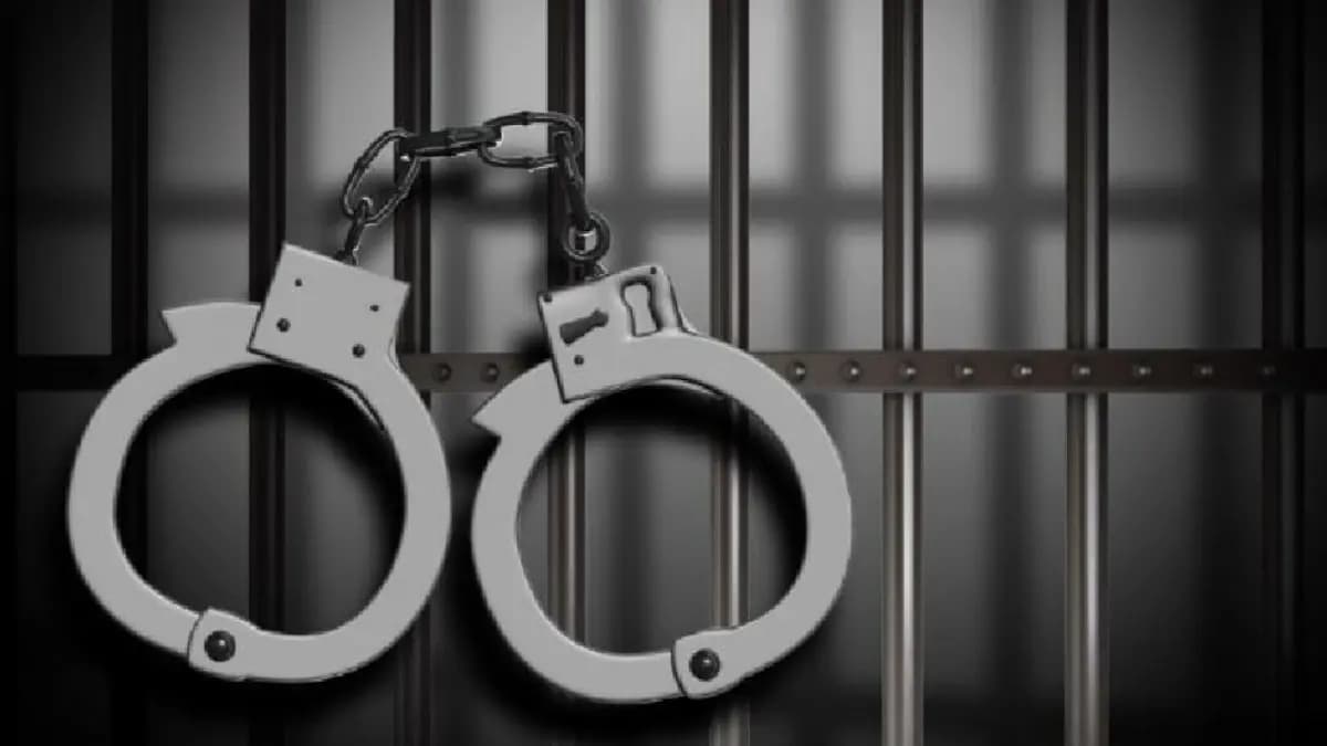 Accused of defrauding in the name of offering jobs by pretending to be an army officer finally arrested