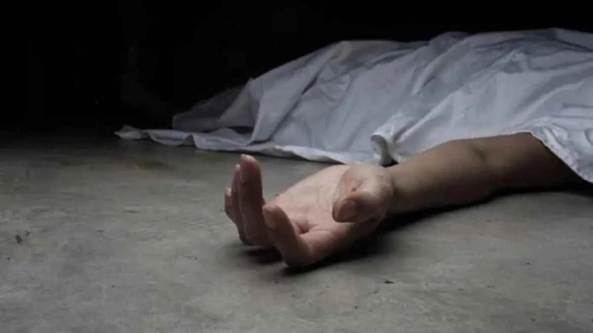 Teacher electrocuted while arranging the hoisting of National flag