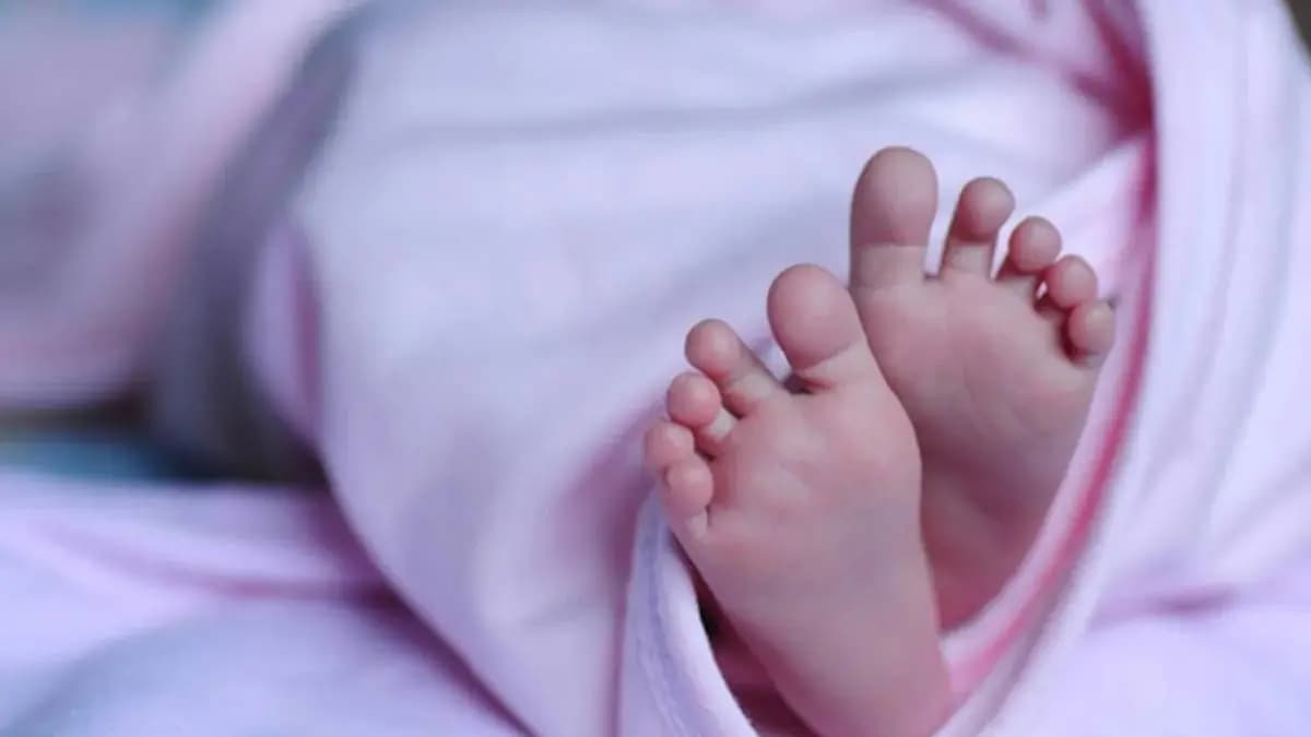 New born baby found dead in kolkata vat