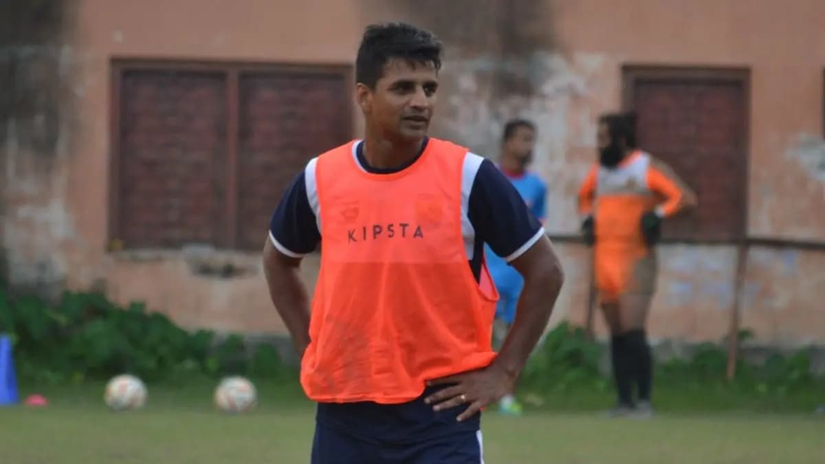Former footballer  Mehtab Hossain is the new head coach of Railway FC