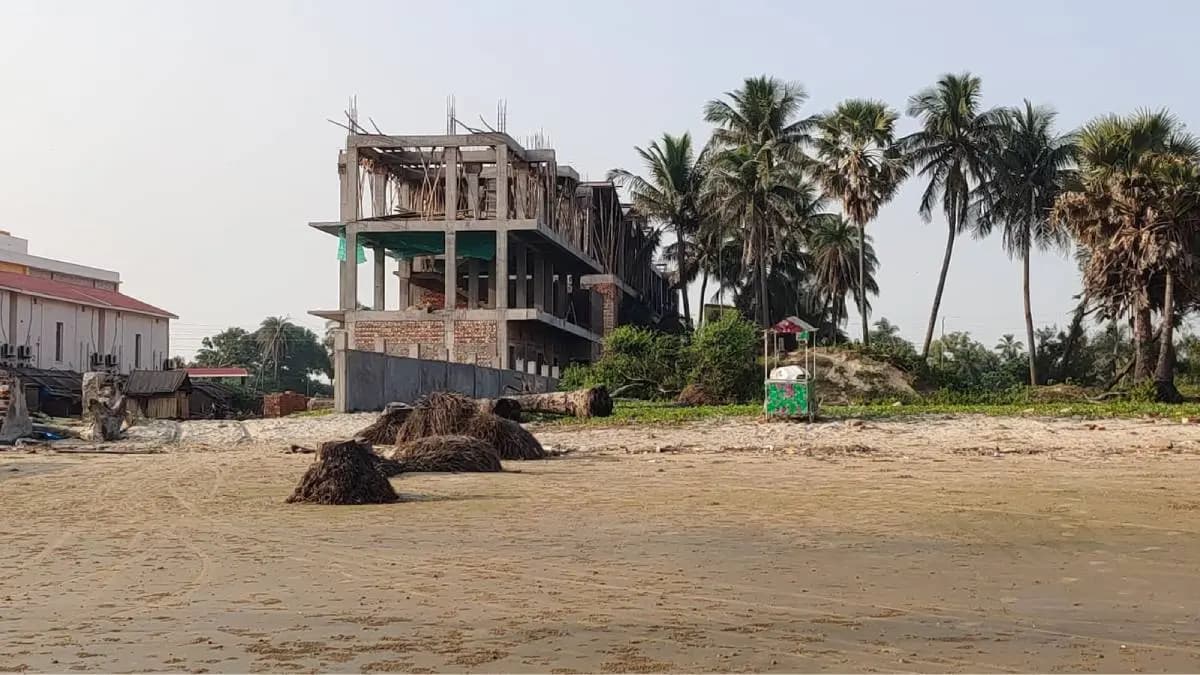 East Midnapore district administration orders to demolish a large number of hotels in Mandarmani for environment issue gnr