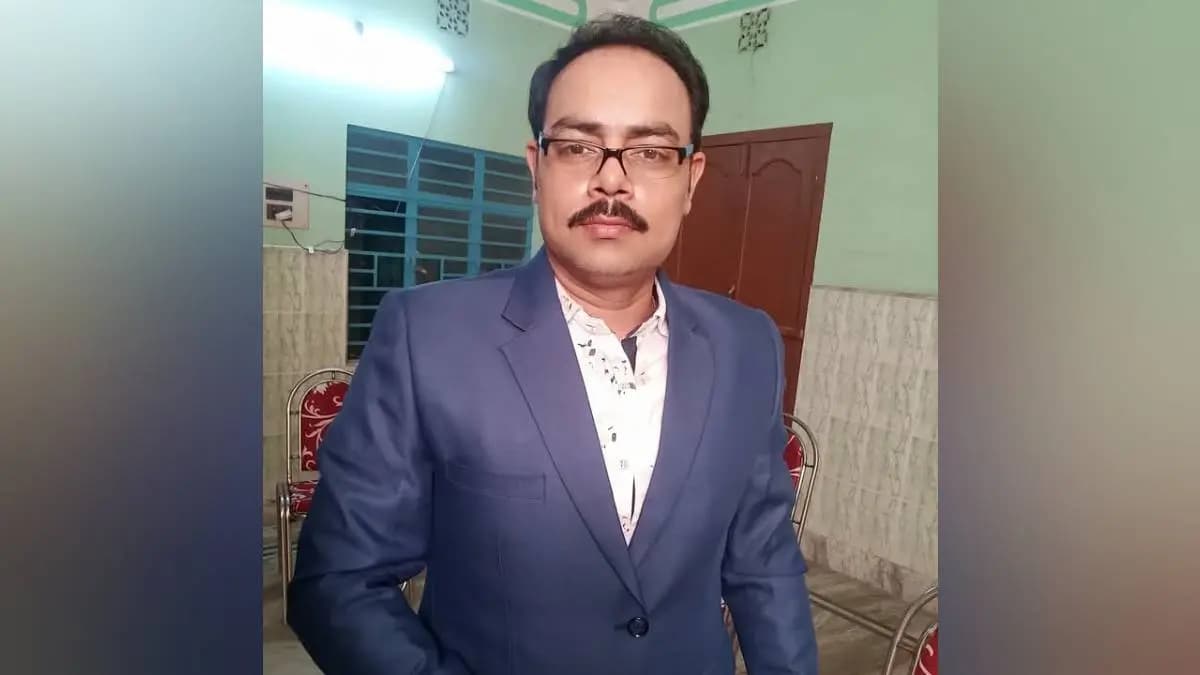 assistant teacher arrested for allegedly beating up school principal in malda