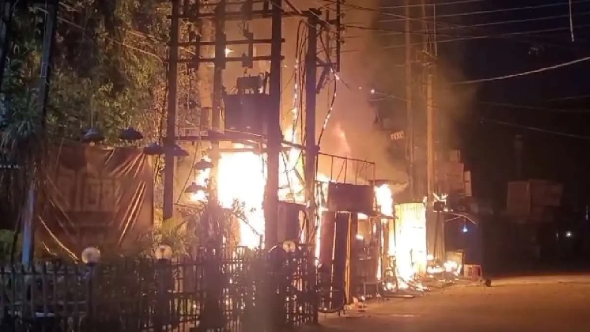 Massive Fire Breaks Out in Burdwan Bara Bazar