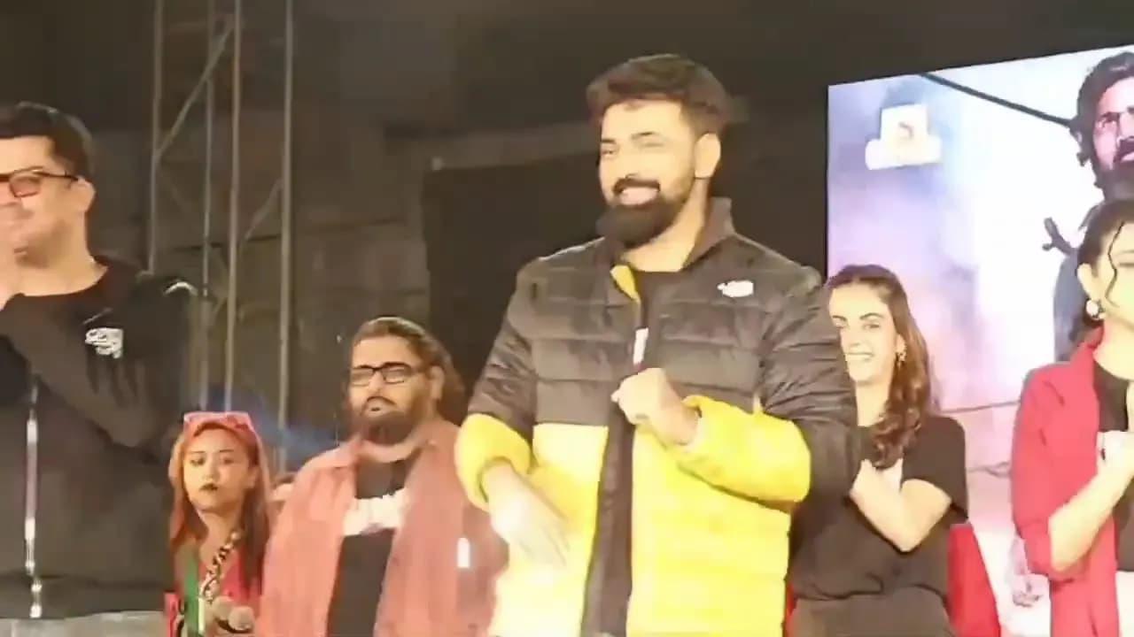 dev went to the khadaan premiere at bardhaman_gnr