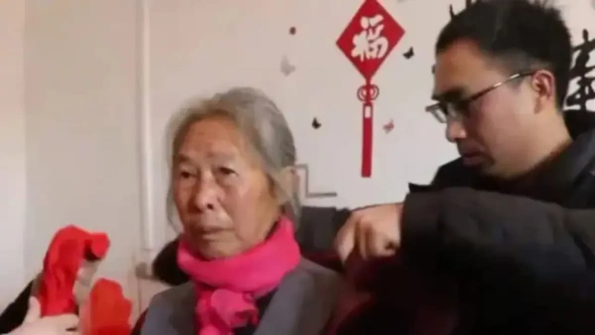 Man found his lost mother mother after 34 years also found out that his sister was living only 500 meters away