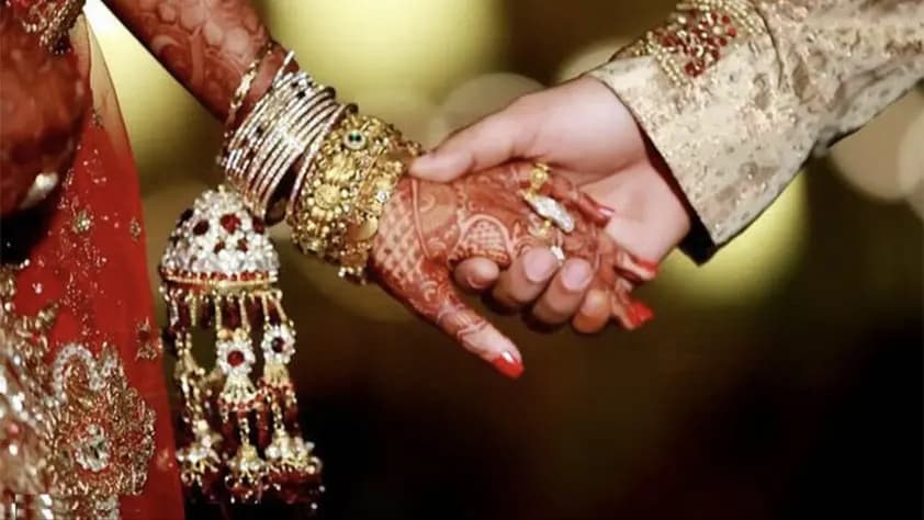 Barabanki Brides Wedding Halted As Grooms Wife Arrives With Police gnr 