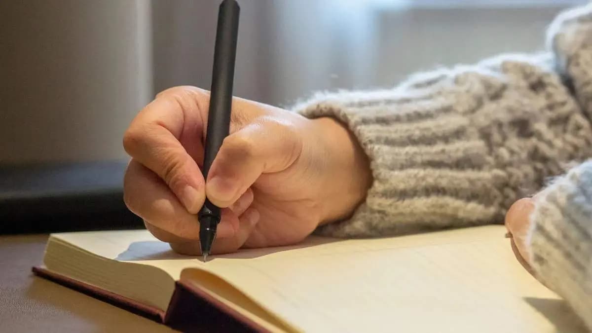 New York School Targets AI Cheating With In-Class Handwritten Essays