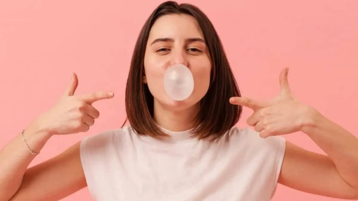 Recent Study reveals that Chewing Gum releases hundreds of plastic particles into your saliva know what happens your body 
