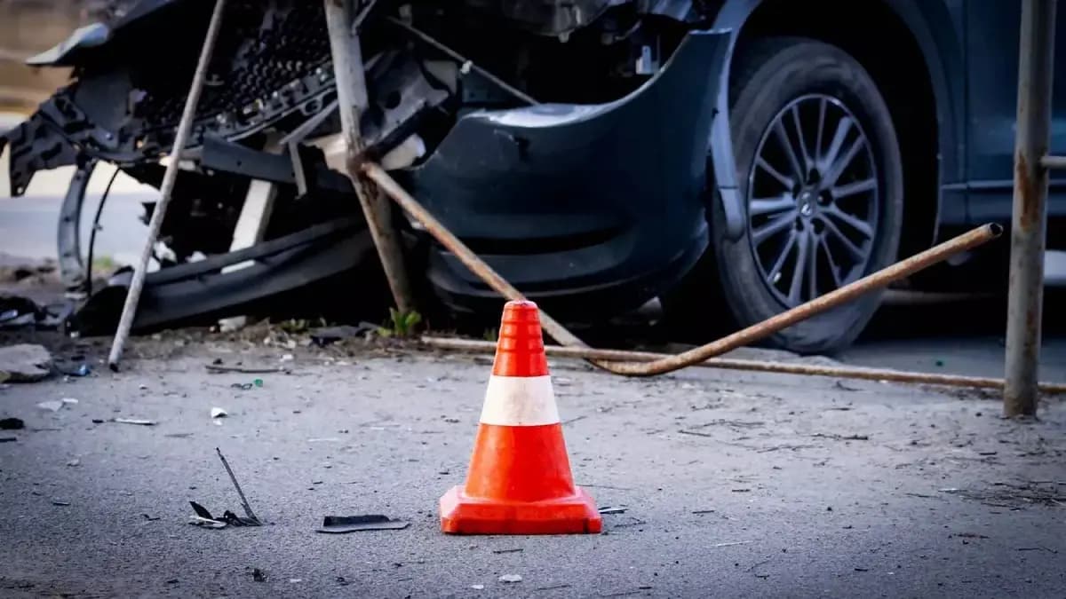 car accident on em bypass, three injured gnr