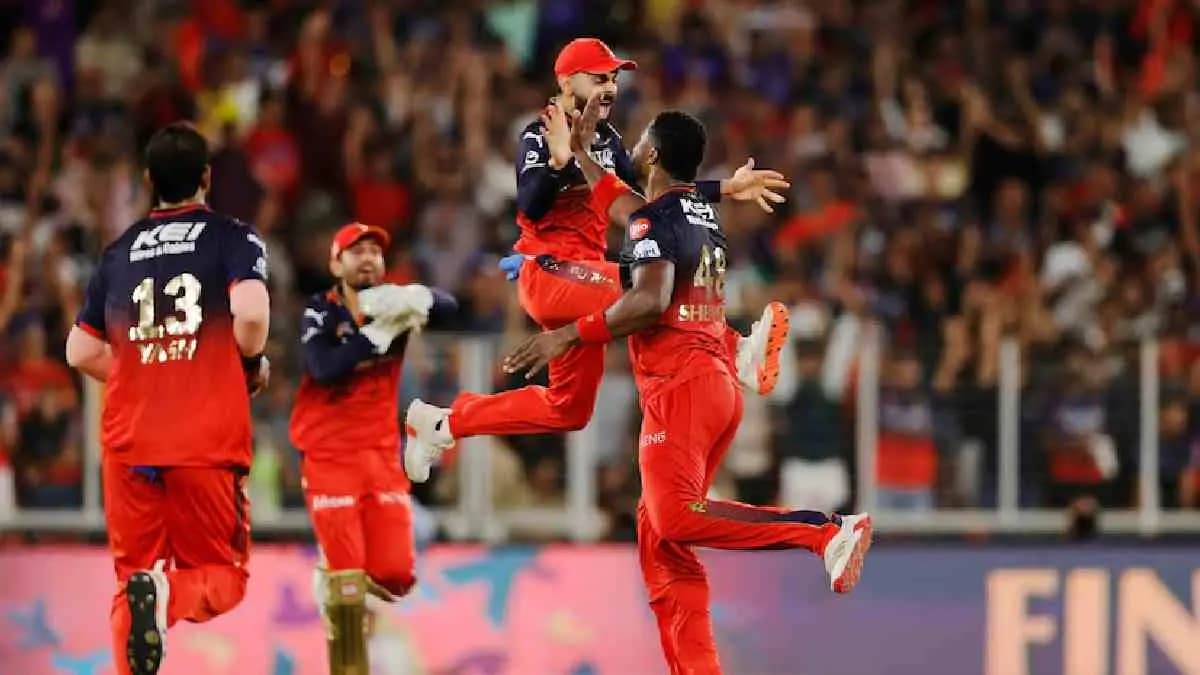 RCB victory parade in chinnaswamy stadium