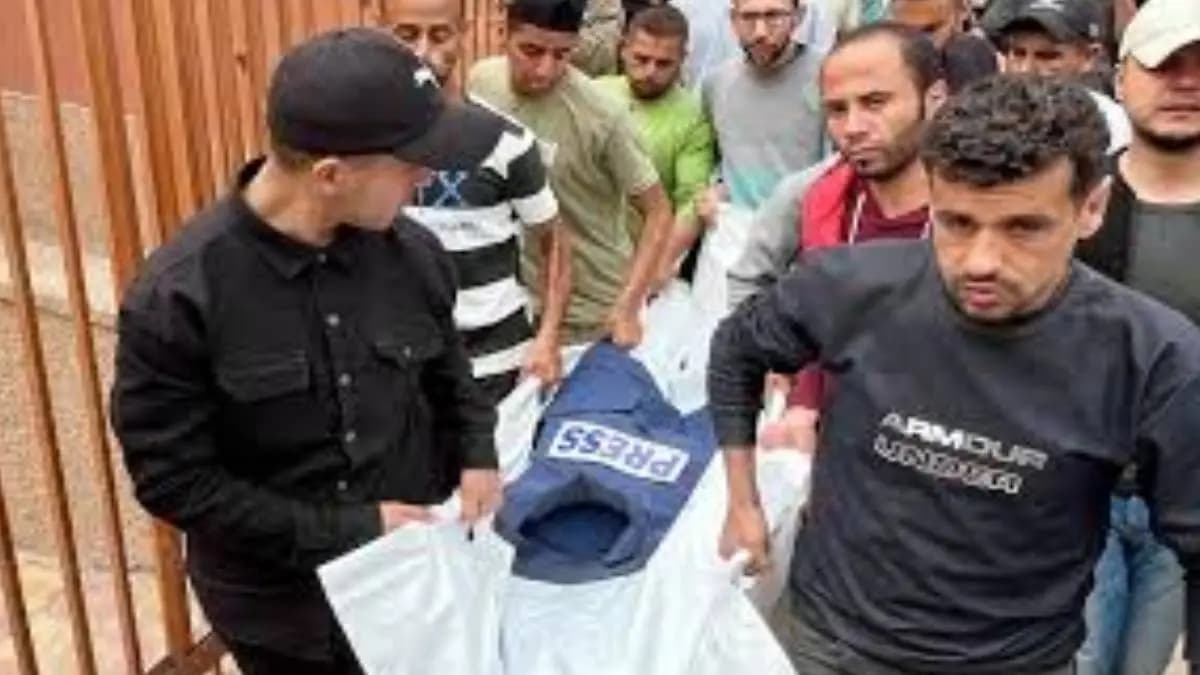 Israel burns jounalist kills another nine