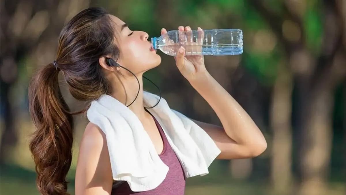 How much water should you drink daily know exact amount for men and women