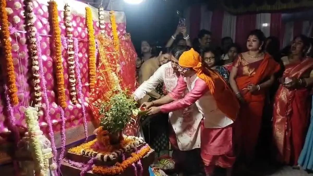 Marriage was organised between a Nonagenarian and a Semicentennial tree