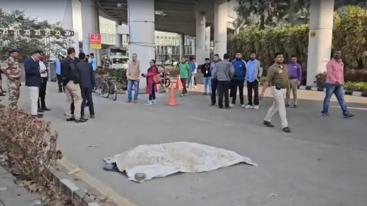 Mysterious death of a person in Kolkata airport gnr