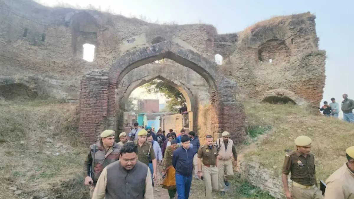 Delhi Mughal tombs under encroachment says ASI