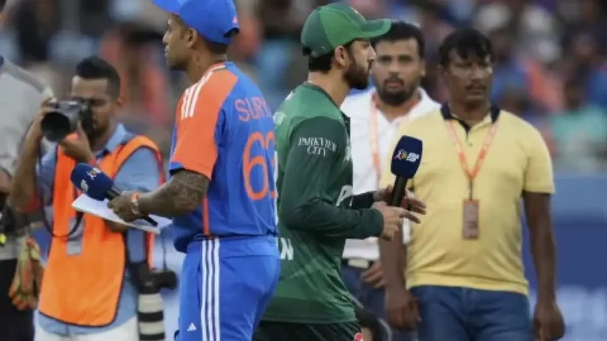 Everything happens in Dubai rhythm was broken during National Anthem of Pakistan