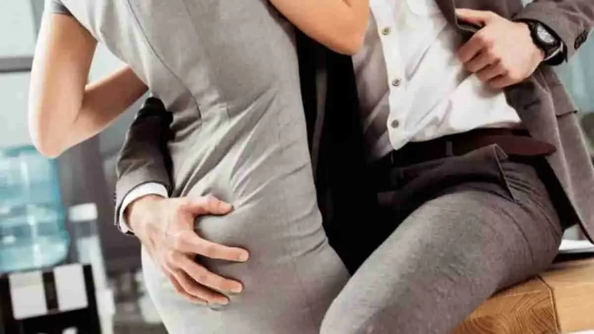 Delhi Man Phone Snatched On Road‌ Then Wifes Extramarital Affair Emerges