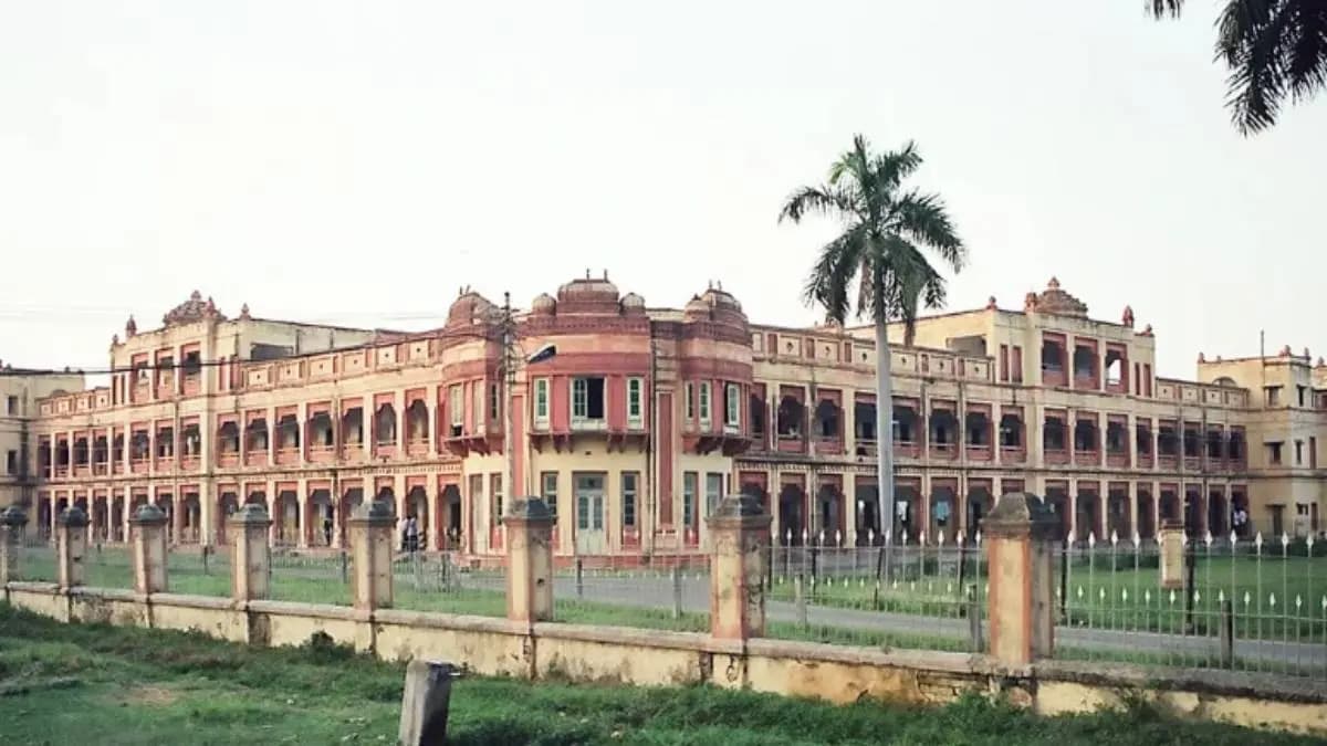 Do you know which is the largest university in Asia located in India
