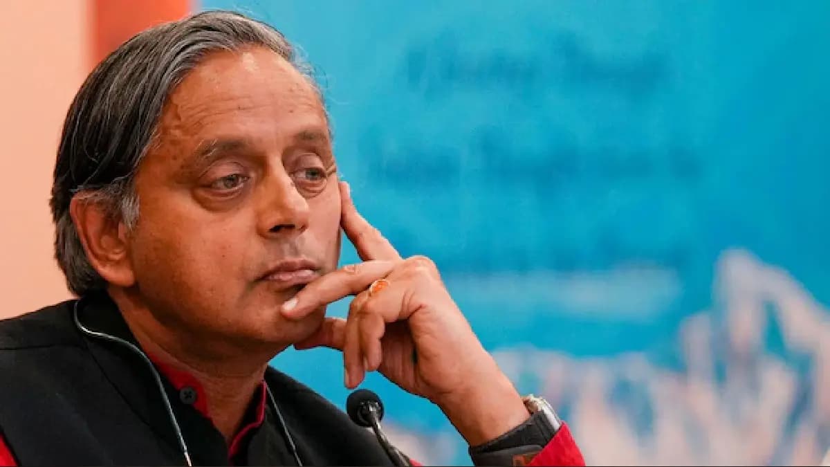 Shashi Tharoor And Congress Update after Kharge reaction Tharoor wrote the sky belongs to no one 
