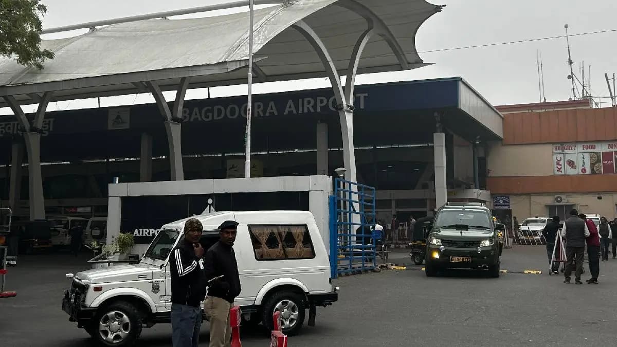 No Flights Could Land at Bagdogra Since Morning as Fog Envelops North Bengal gnr