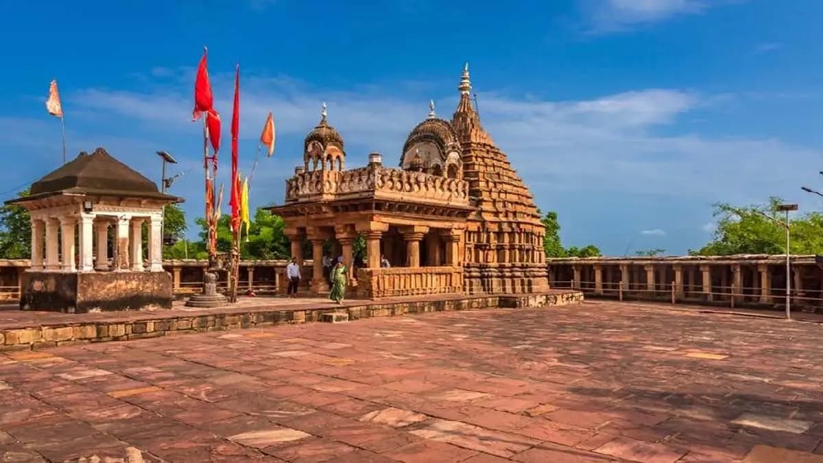 No jeans or mini skirts dress code posters appear at 40 temples in Jabalpur Madhya Pradesh