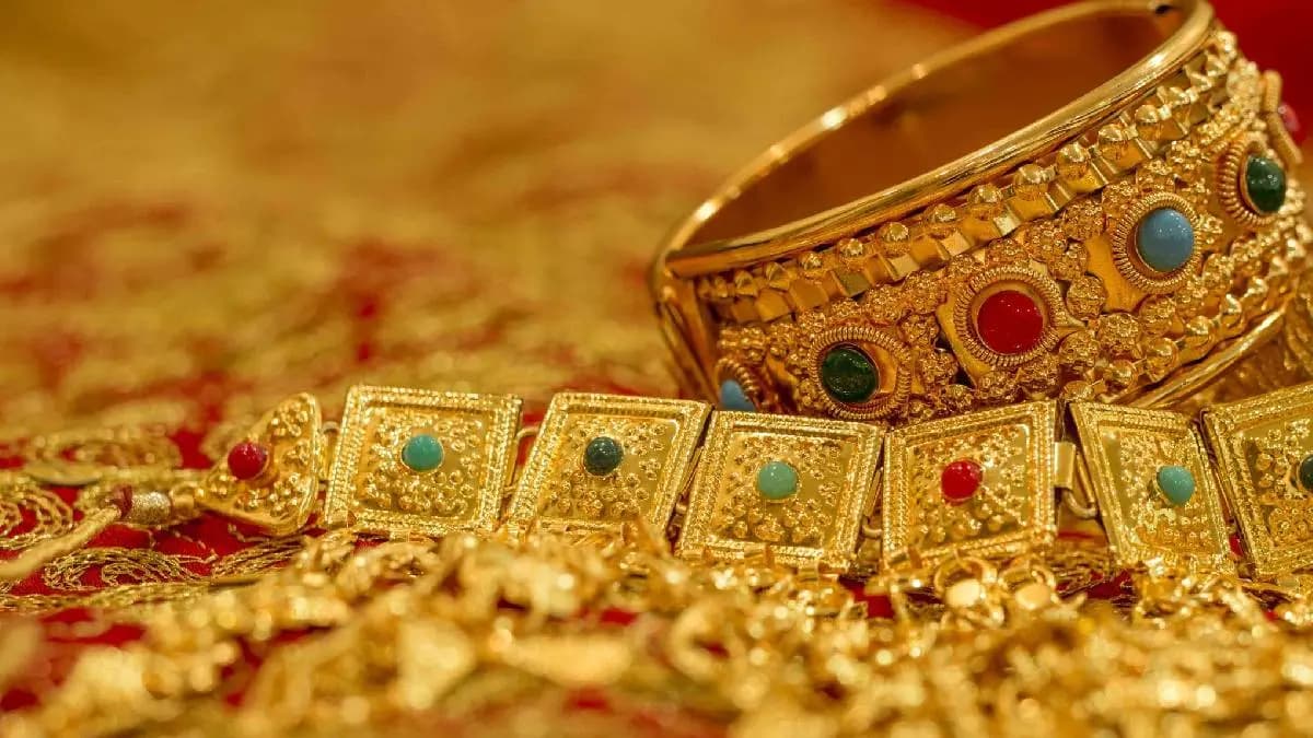 Man Attempted robbery of jewelry at students house police arrested