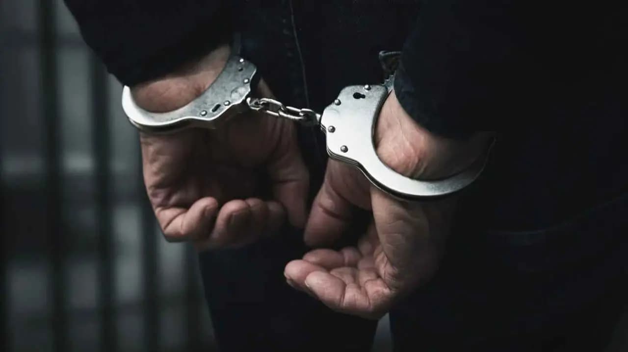 STF Arrested One After Illegal Arms Seized From Sealdah station