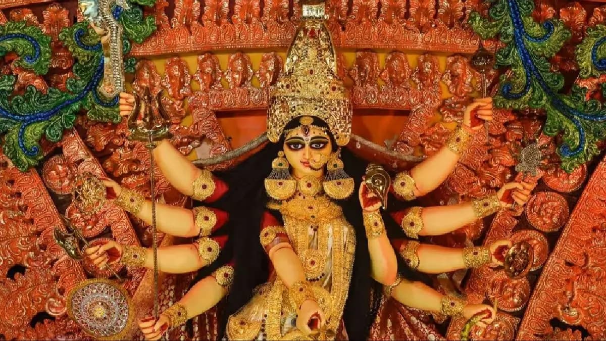 Deshapriyo park puja pandel closed for pandel hoppers know the reason