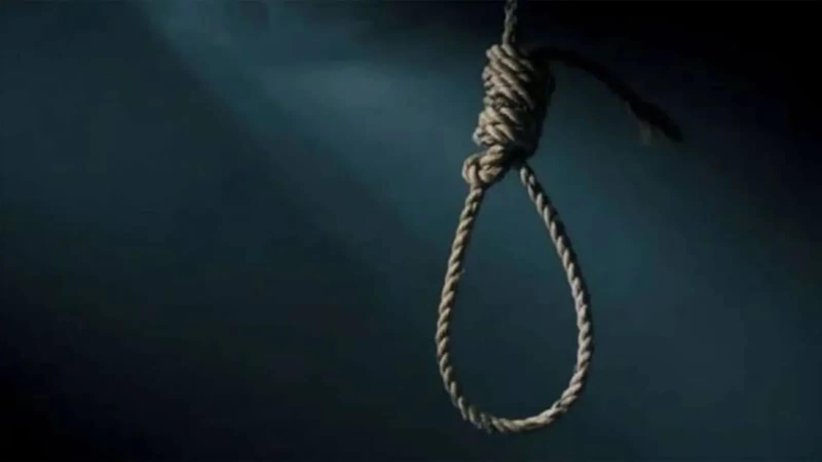 Girl decided to end her life after seperation of her parents_gnr