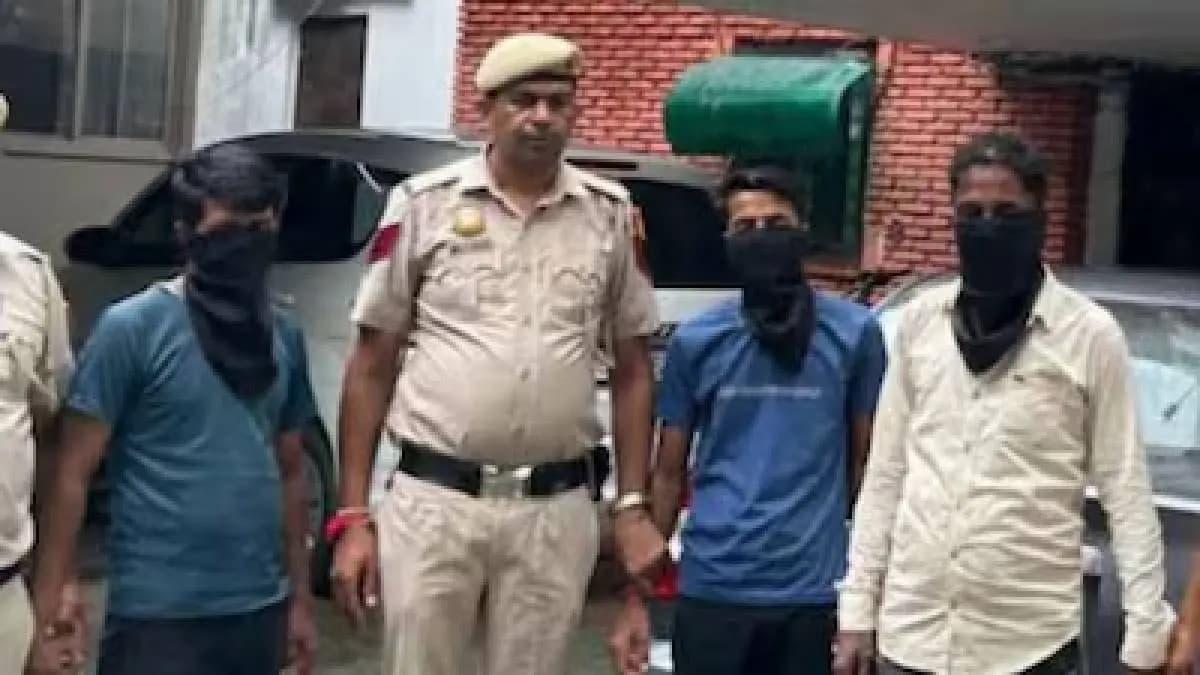 Delhi Man Kills Wife Over Suspected Affair Buries Body In Cemetery