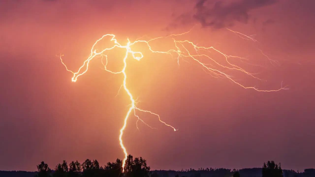 Two died in Chandrakona due to lightning