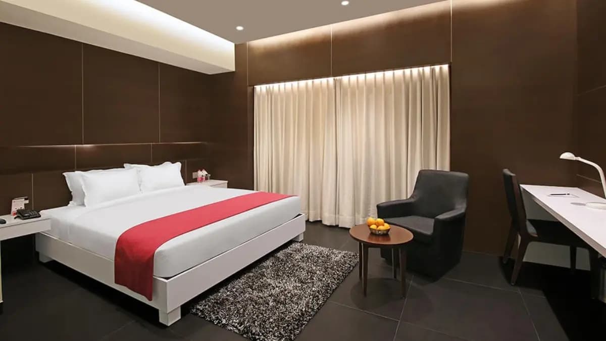 Hotel Worth Rupees 75 Crore Listed For Just 875 rupees In The US? gnr